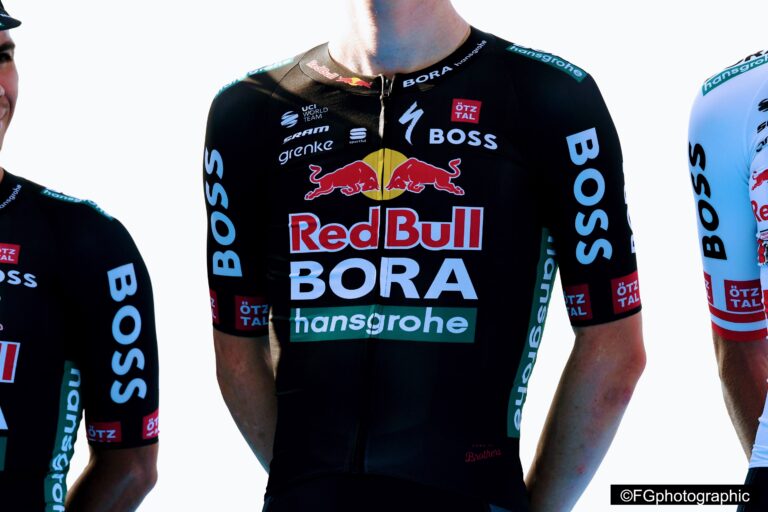 Finn Fisher-Black s'est engagé avec l'équipe Red Bull Bora hansgrohe