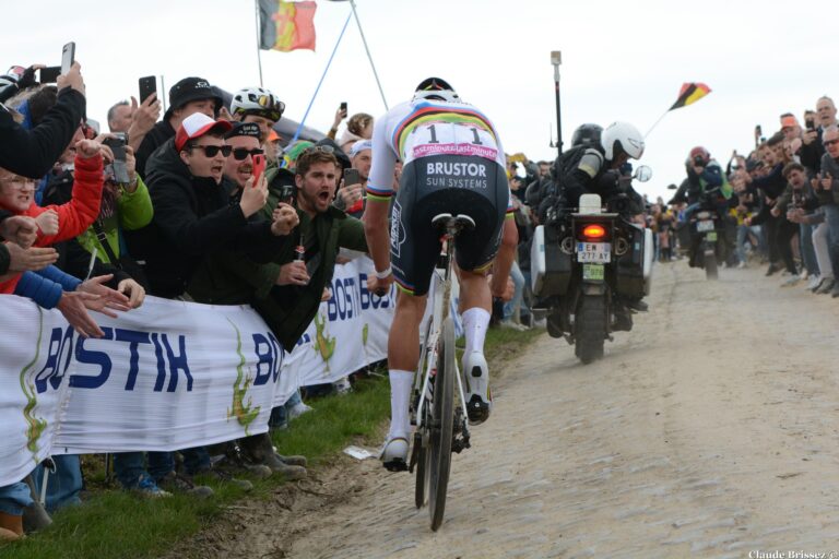 Mathieu Van der Poel doit malheureusement quitter les routes du Renewi Tour.