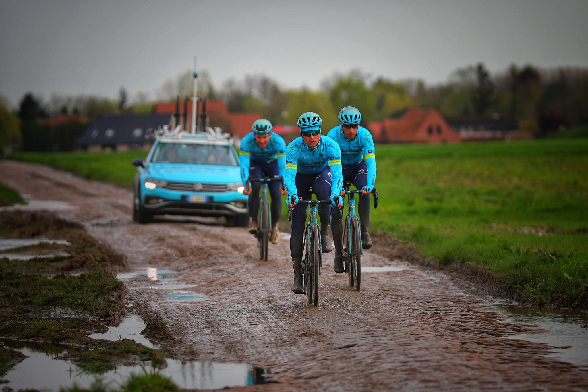 L'équipe Astana a dévoilé son nouveau vélo pour la saison 2025.