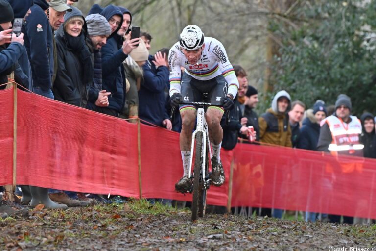 Mathieu Van der Poel a été titré champion du monde de Cyclo-Cross.