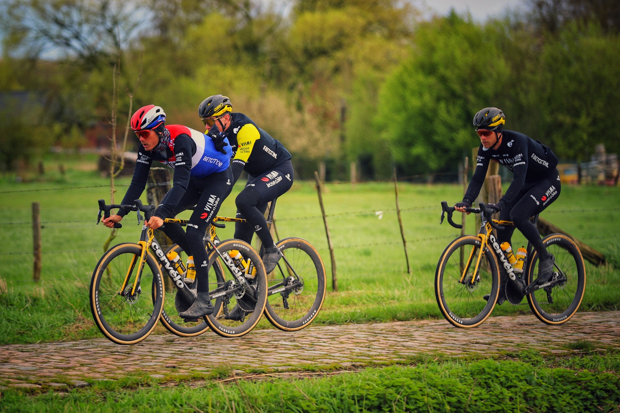 La Team Visma Lease a Bike aura un nouvel équipementier en 2025.