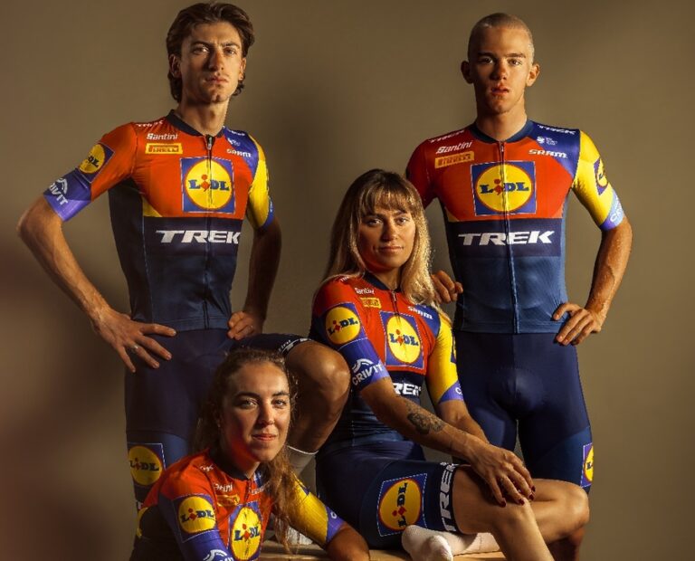 Maillot de l'équipe Lidl-Trek pour la saison 2025.