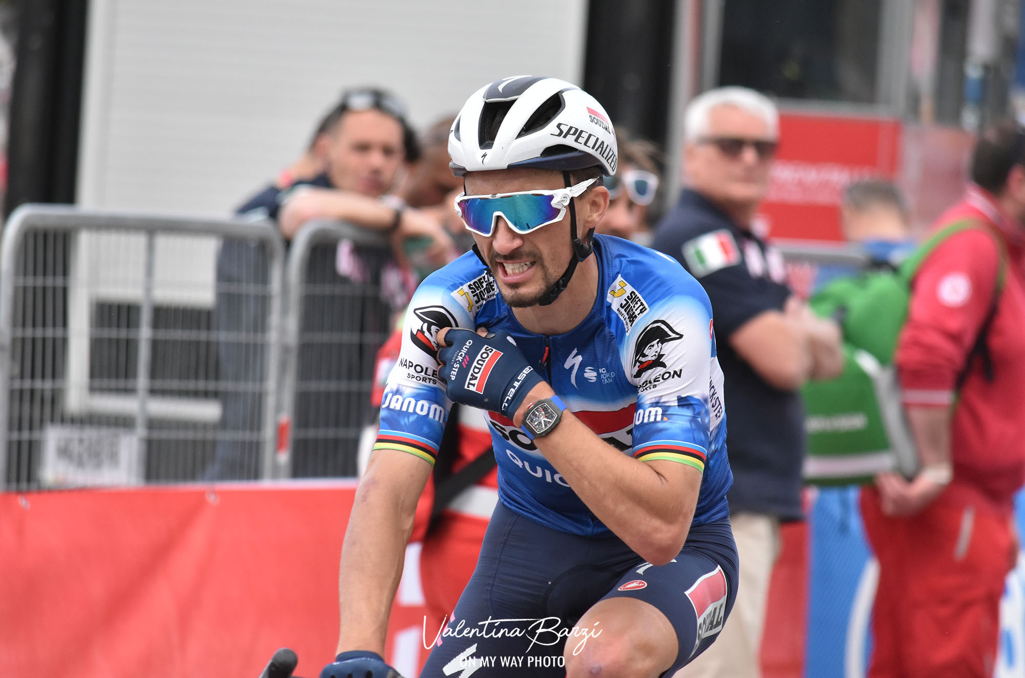 Julian Alaphilippe a profité de la nouvelle année pour montrer ses nouvelles couleurs.