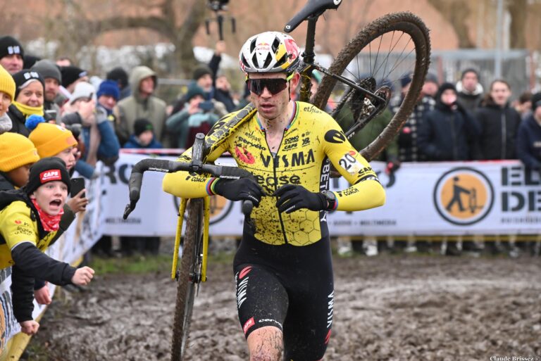 Wout Van Aert a remporté le Cyclo-Cross de Dendermonde.