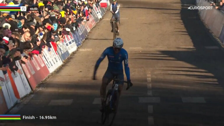 Mattia Agostinacchio a remporté le champion du monde U19 de Cyclo-Cross