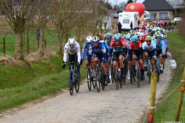 Rendez-vous sur la chaine Youtube en direct pour une présentation du Het Nieuwsblad