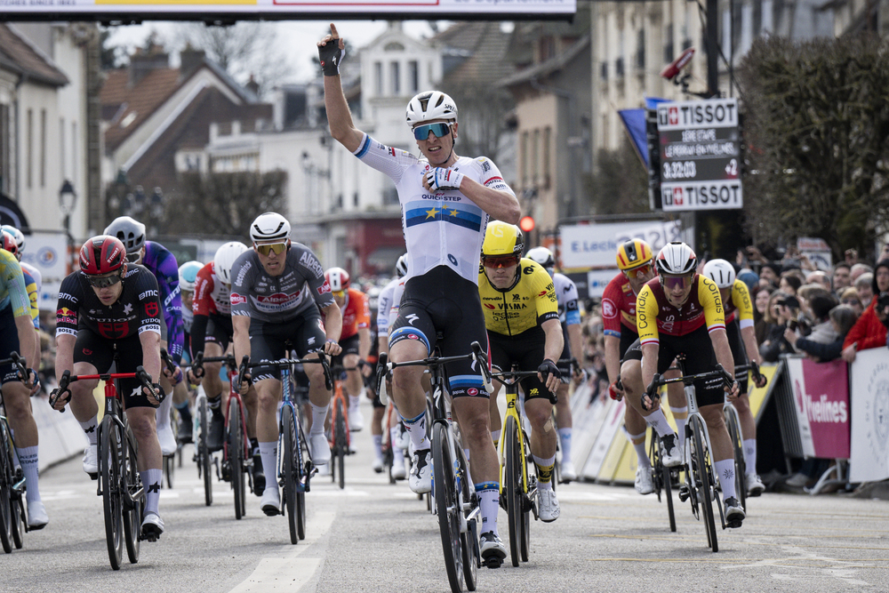 Tim Merlier a remporté la 1ère étape de Paris-Nice.